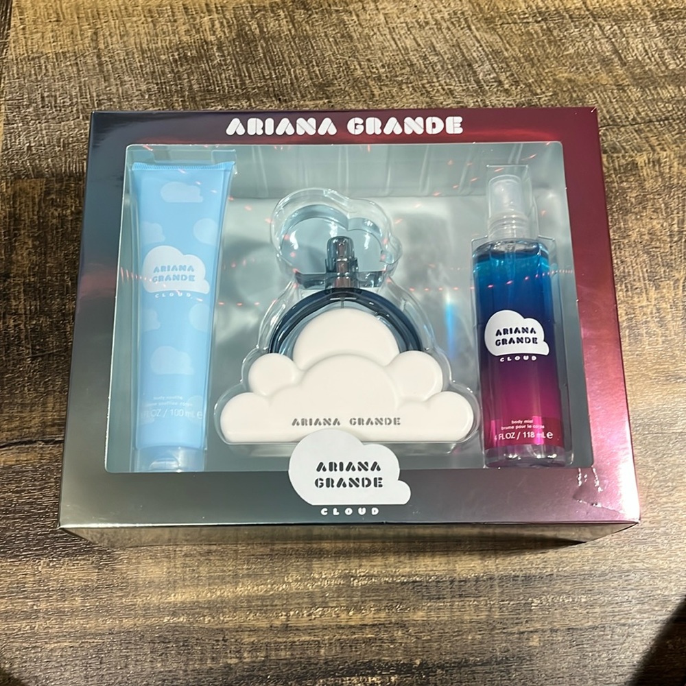 💞 brand new ariana grande cloud set💞